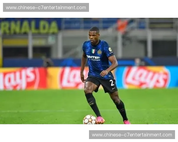 里昂12连胜期间防守数据冠绝联赛 三中卫体系运转精密 里昂12连胜期间防守数据冠绝联赛 三中卫体系运转精密